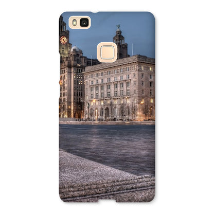 The Liver Buildings: A Liverpool Icon at Twilight Snap Phone Case